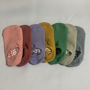 NWOT Lot of 7 Pairs--YOGA SOCKS w Non-Slip Women's Size S (4-5)